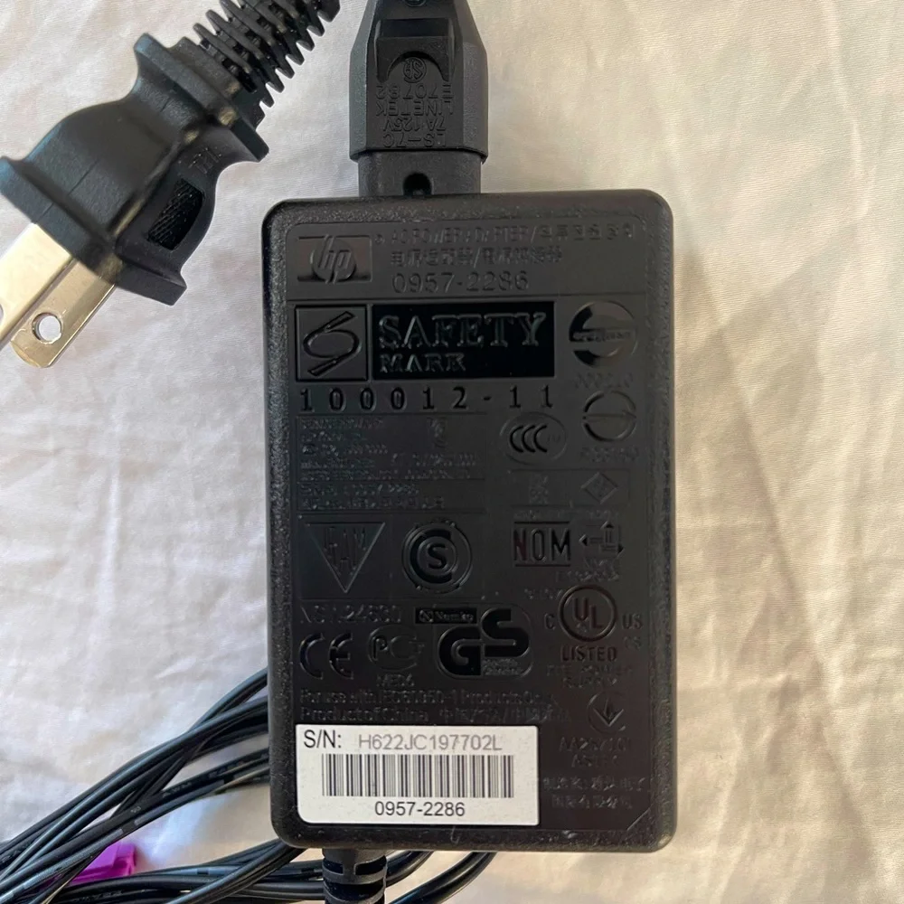 Hp printer Charger color black with on plug purple